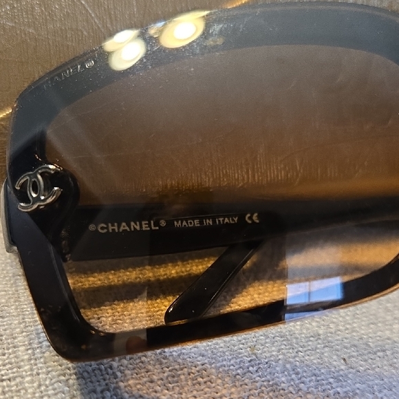 CHANEL Brown Vintage Sunglasses - Picture 2 of 5